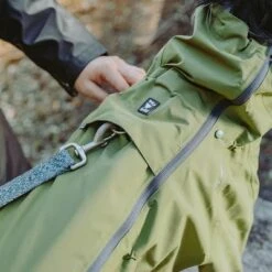 Chubasquero Bare Pine Hurtta Para Perros 16 Chubasquero Bare Pine Hurtta Para Perros -Mascota Tienda 188303 188304 188305 188396 186542 186543 hurtta forzooplus bare regenoverall pine hs 08 1