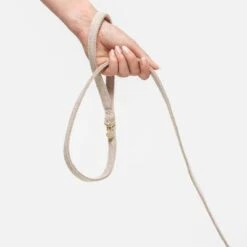 Correa Nomad Tales Calma Arena Para Perros -Mascota Tienda 326096 nomad tales calma hundeleine sand 120cm 01 5